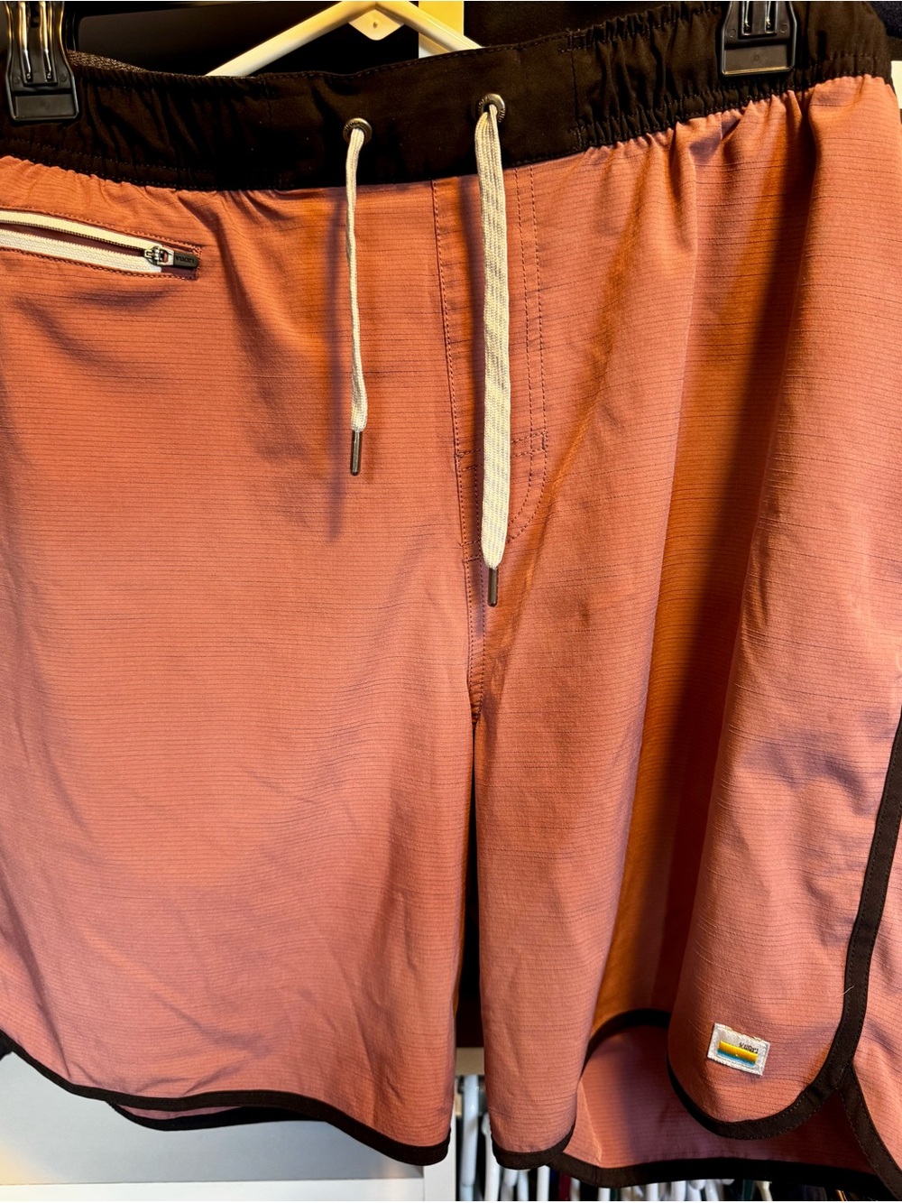 Vuori Banks Shorts XL Coral